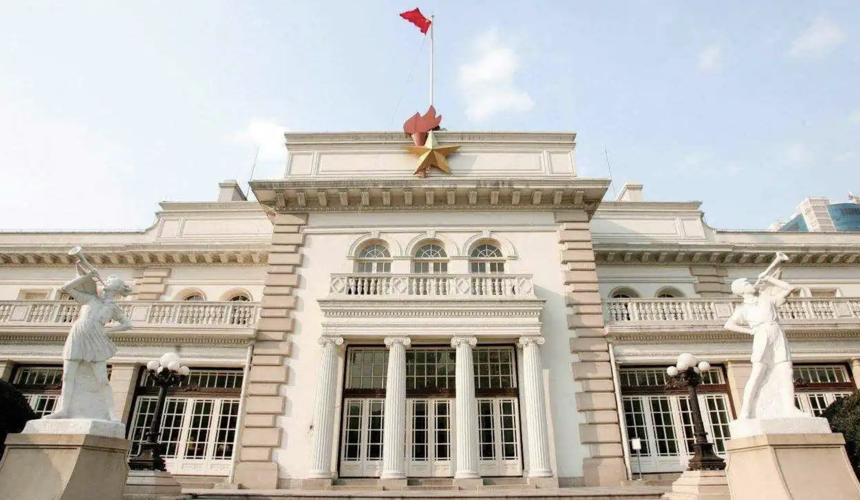 An educational center for children with arts, crafts, and science activities.