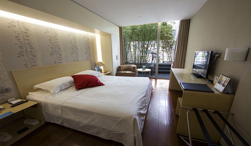 Contemporary-style Hotel Kapok near the Forbidden City with a stylish glass facade.