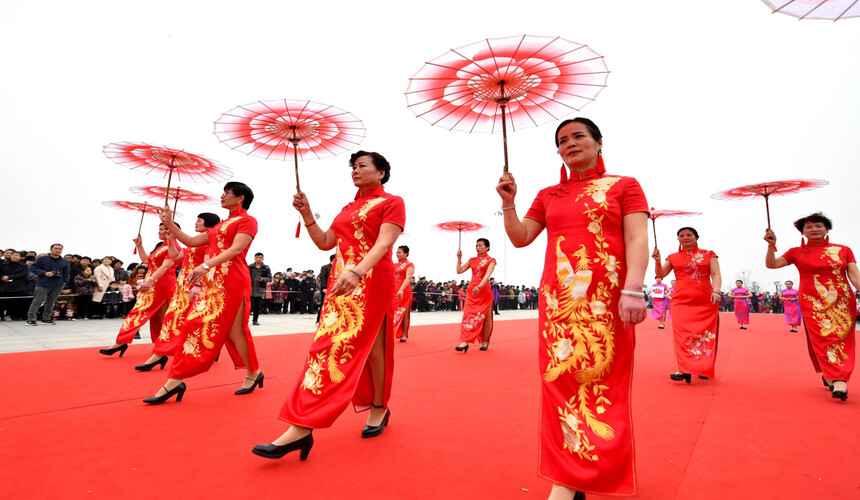 Professional attire worn by businesspeople showing dress etiquette in China