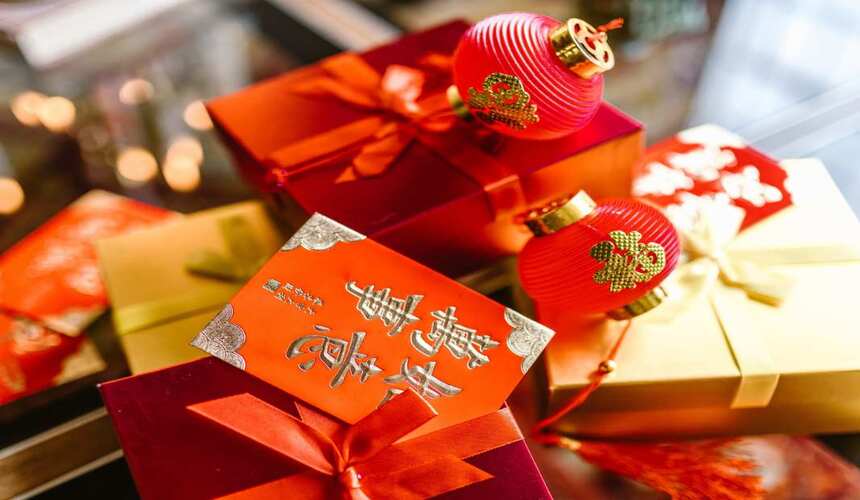 Beautifully wrapped gift box symbolizing gift-giving etiquette in China