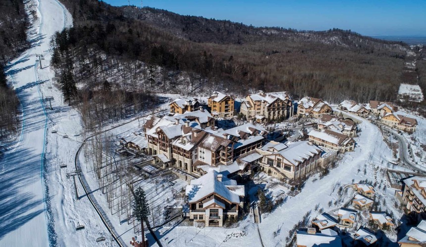 Snow-covered slopes and chalets at Thaiwoo Ski Resort, China