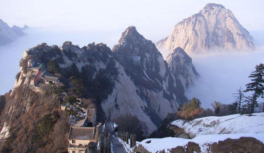 Scenic mountain peaks and steep trails at Mount Hua near Xi’an, China