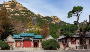 Rocky cliffs and autumn foliage along Mount Lao near Qingdao.