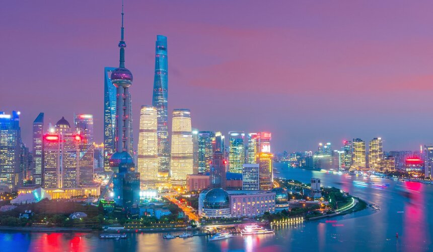 Stylish urban life in Shanghai featuring international culture, modern architecture, and fashionable city residents.