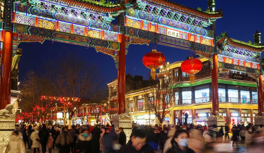 Nightlife in China featuring street food, night markets, local entertainment, and evening social activities.
