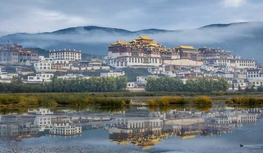 Highland scenery and Tibetan culture in Shangri-La, Yunnan