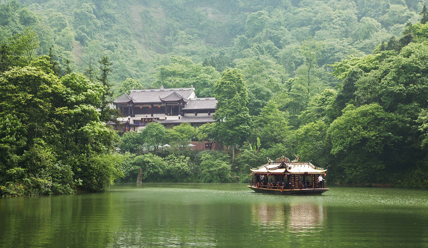 Mount Qingcheng location near Dujiangyan with train access via Qingchengshan Railway Station