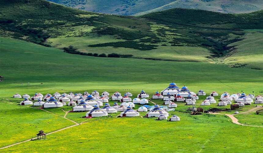 Forest-covered peaks and scenic mountain ranges in the Greater Khingan Mountains of Inner Mongolia